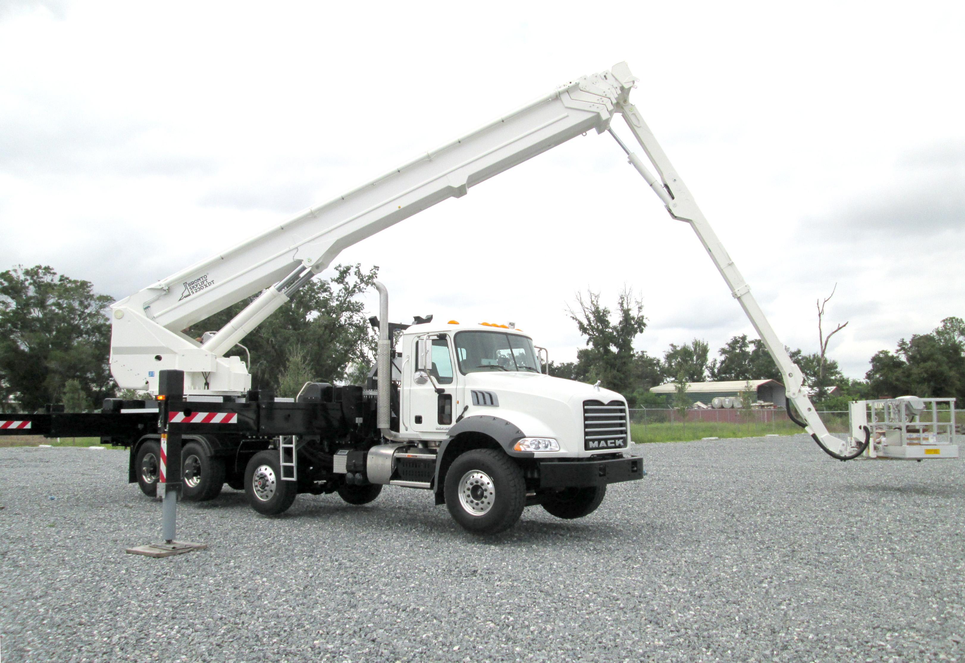 Bronto Skylift S230XDT araç üstü yüksek erişim platformu
