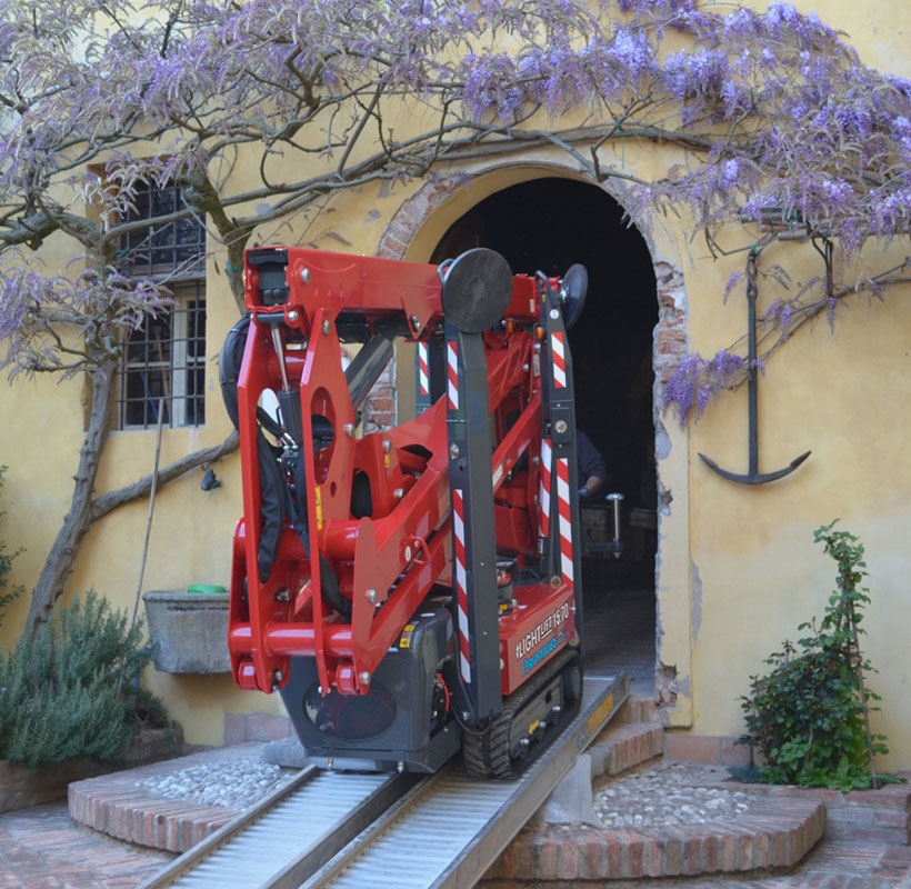 Hinowa Lightlift 15.70 paletli örümcek platform