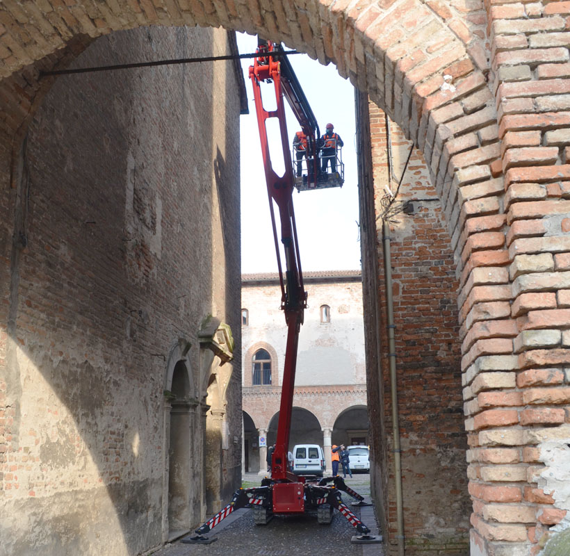 Hinowa Lightlift 26.14 MK2 paletli örümcek platform
