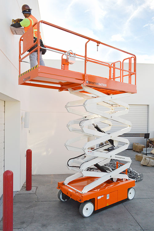 Snorkel S4732E yüksek erişimli elektrikli makaslı platform